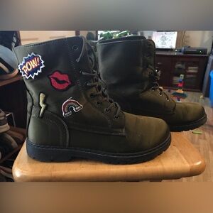 Girls Green Lace Up w/ Lips Rainbow Lighting Patches Casual Boots Size XL 10